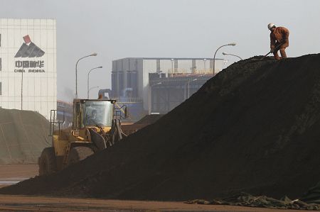 中国神华今年煤炭销售量目标为2.72亿吨,较去年增长7%.cfp资料